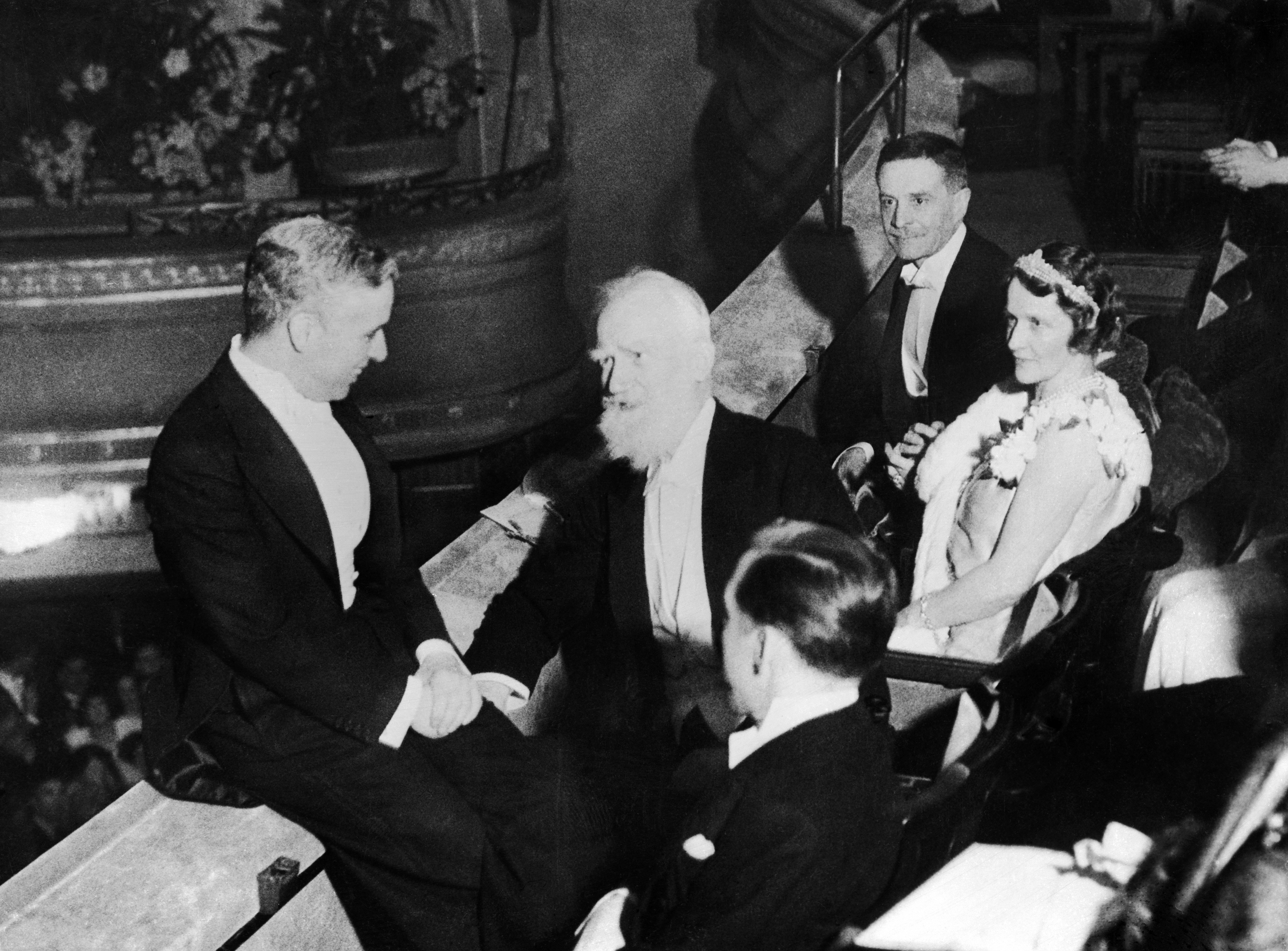 Charlie Chaplin, George Bernard Shaw and Lord and Lady Astor at the Dominion Theatre.