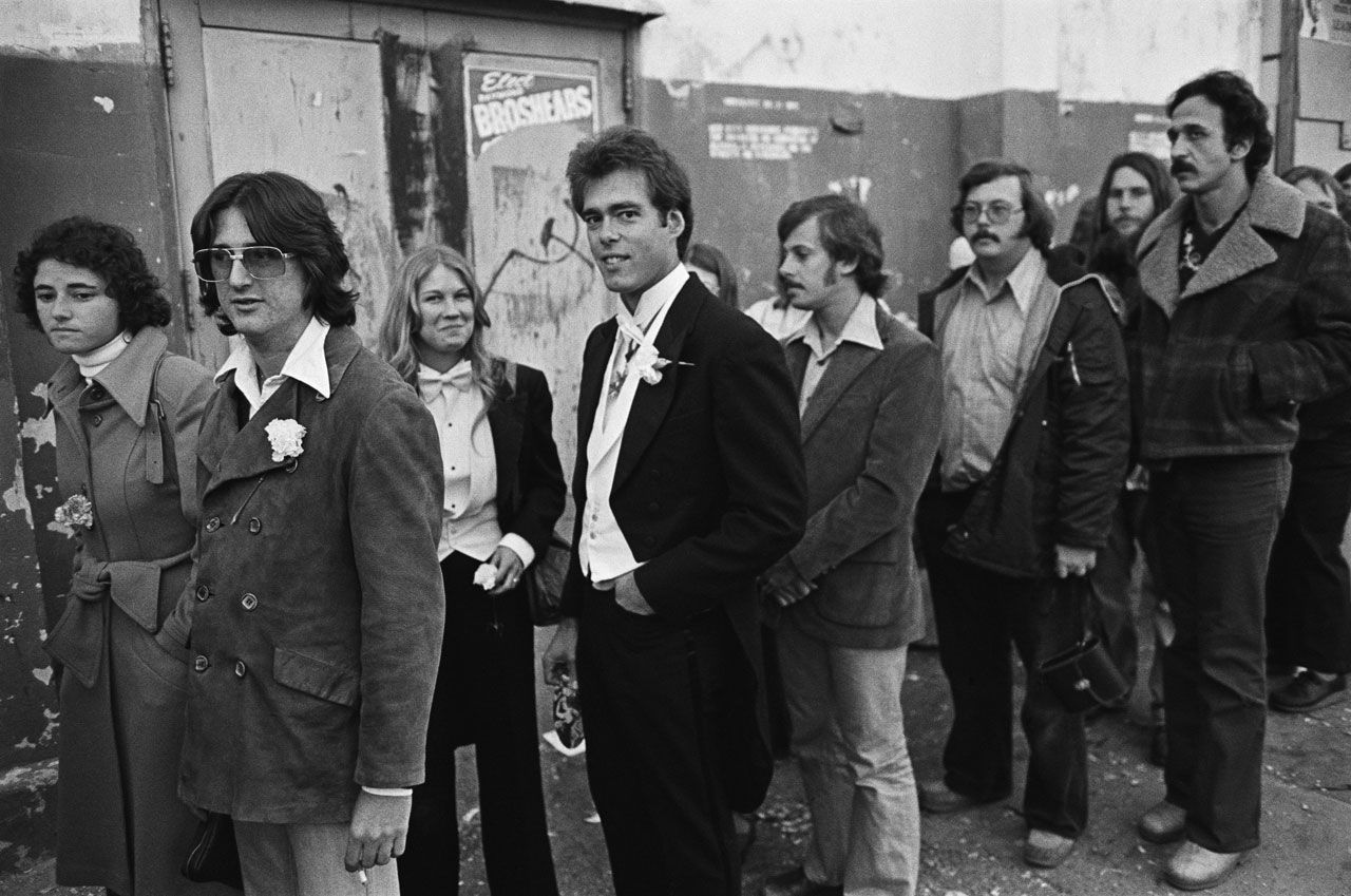 The crowd outside the Winterland Ballroom (Photo by Larry Hulst/Michael Ochs Archives/Getty Images)