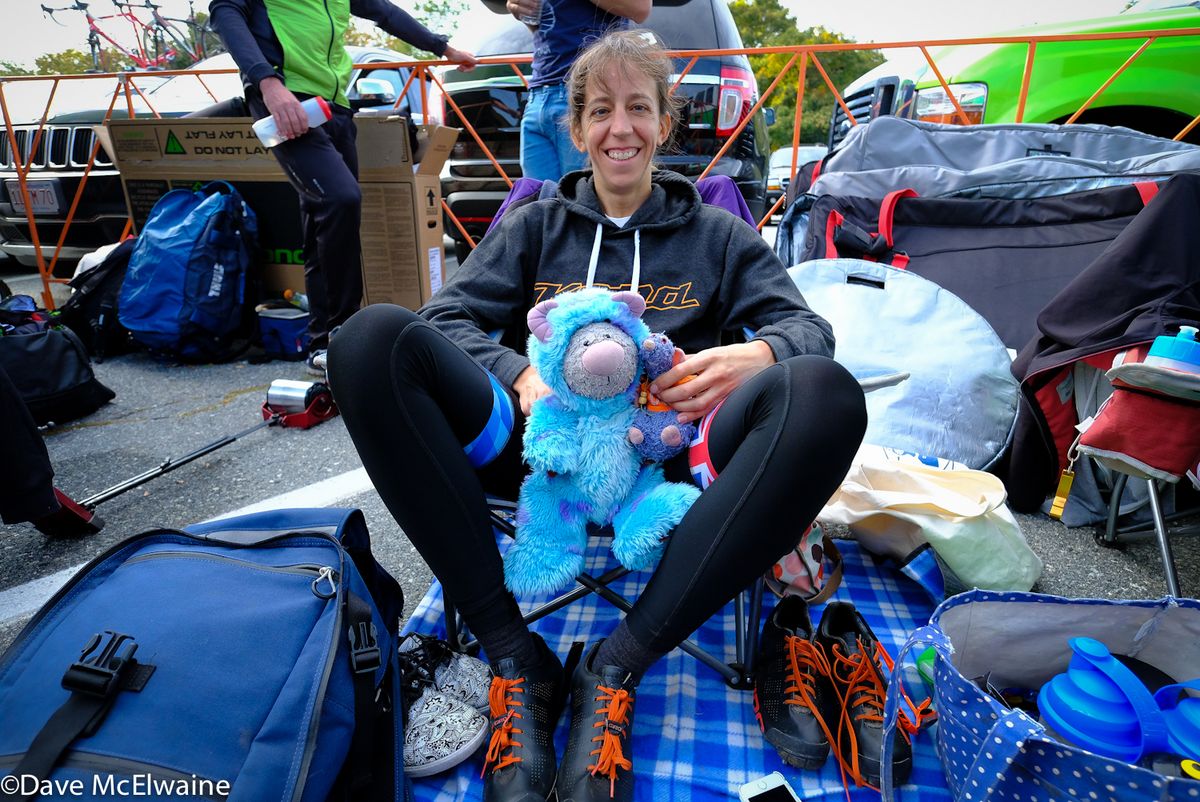 While others were warming up on their trainer, Helen Wyman was visiting with Harrymancat.