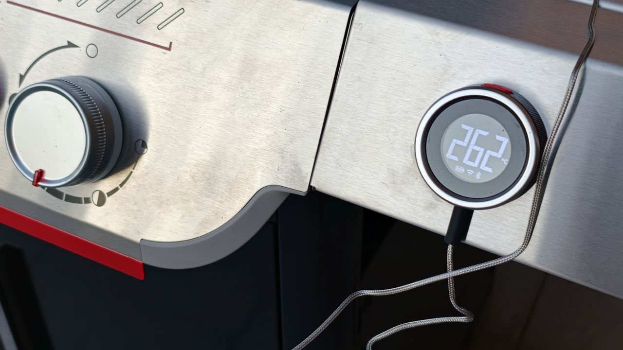 Weber Genesis EP-335W gas barbecue grill