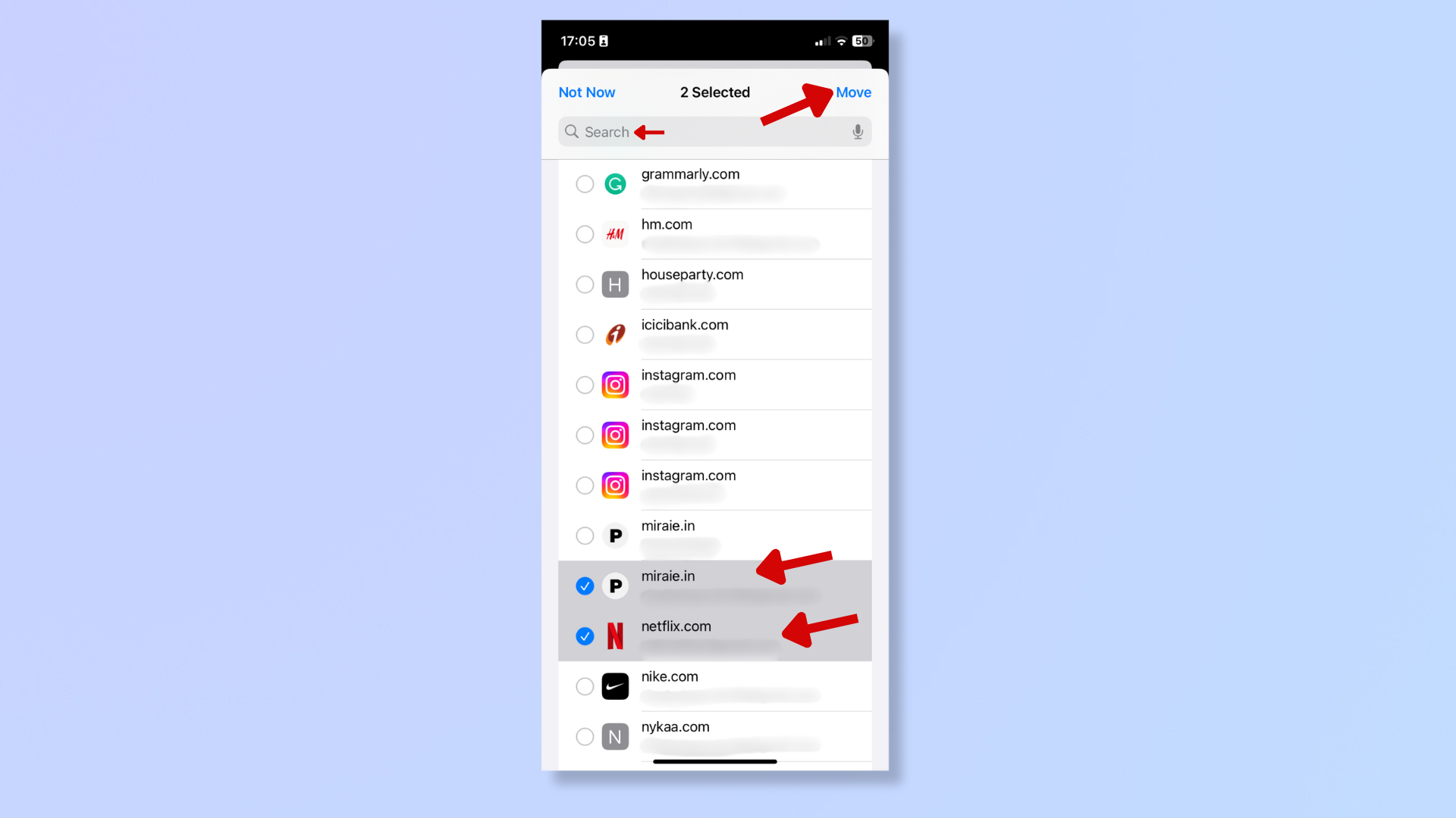 Una captura de pantalla que muestra una lista de aplicaciones cuyas contraseñas se guardan en iCloud Keychain, con flechas rojas que apuntan a dos aplicaciones, la barra de búsqueda y Move. 