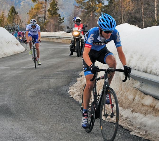 Peter Stetina leaves Thibaut Pinot behind