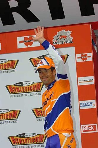 Oscar Freire (Rabobank) waves from the podium