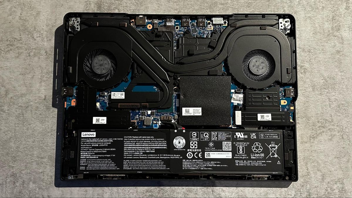 Lenovo Legion Pro 5i (Gen 8) Insides