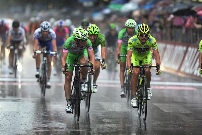 Enrico Battaglin and Danilo Di Luca finish up