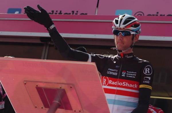 Frank Schleck signs on at the start of the stage