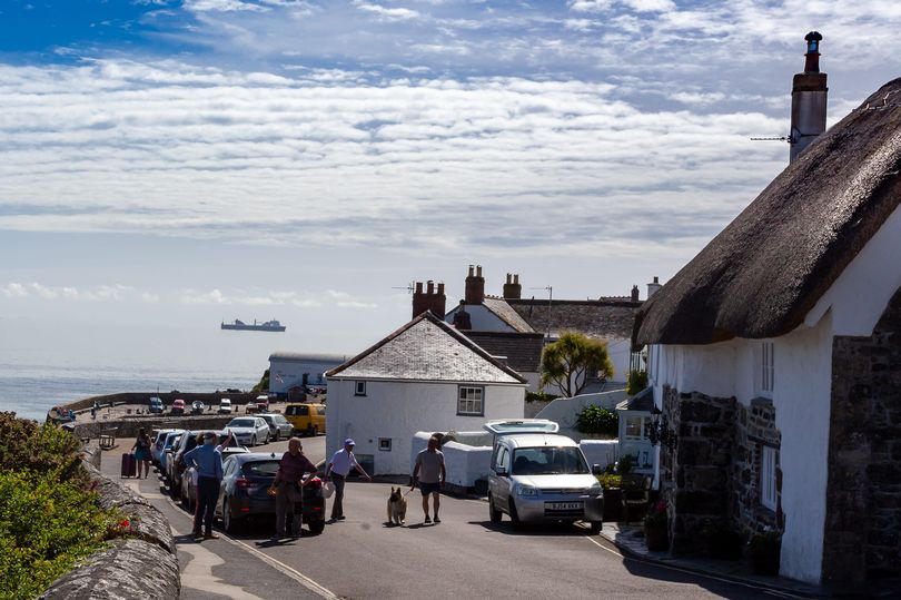 The photo of the floating ship