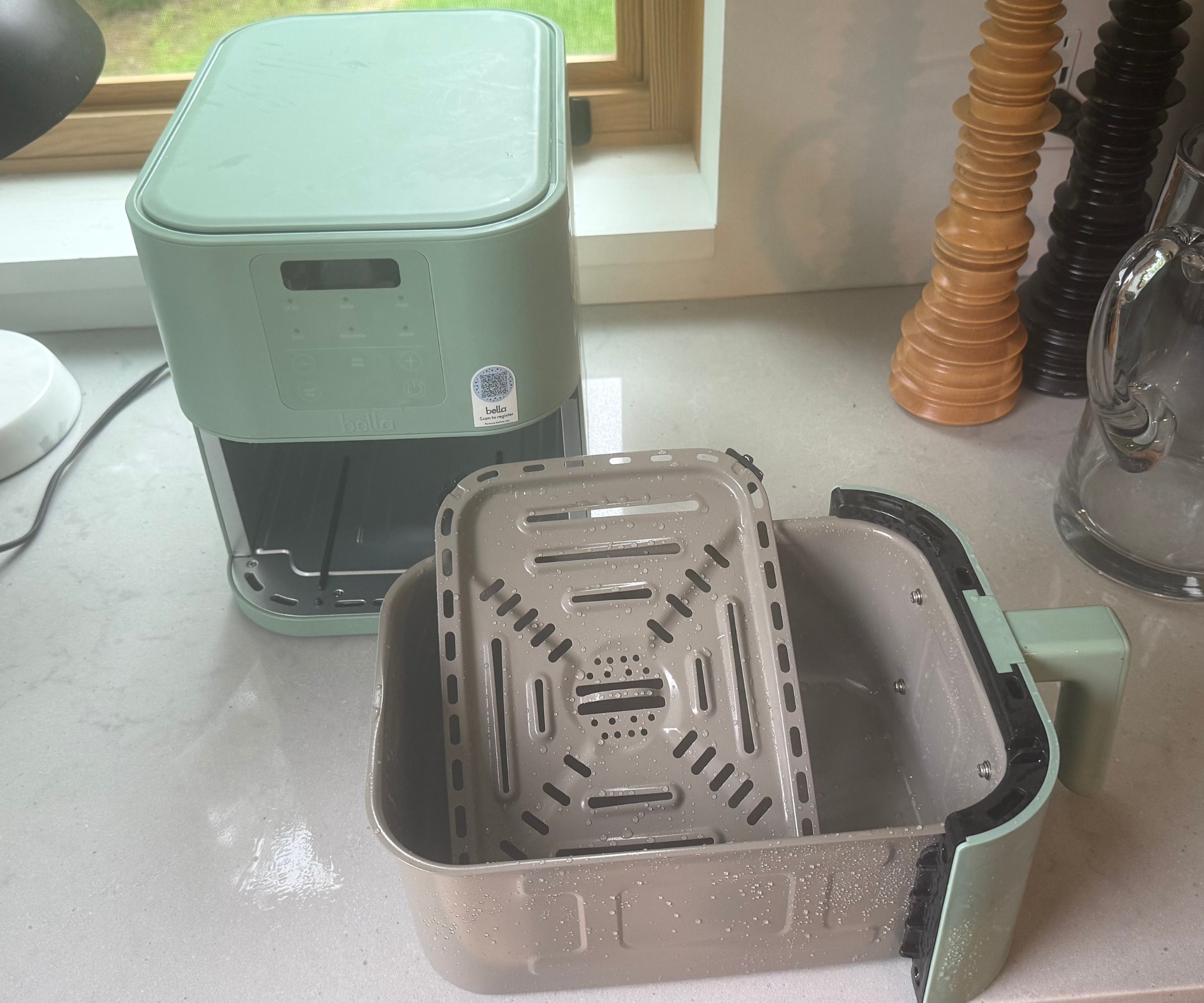 A clean, dry basket from the Bella FitsAnywhere 4QT Air Fryer