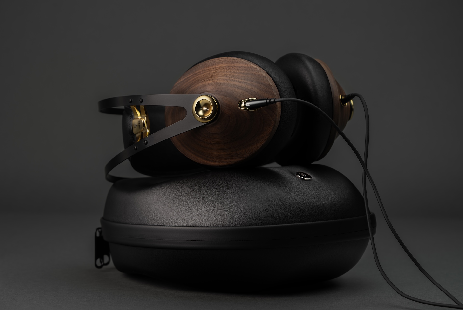 Meze Audio 99 Classics (2nd Generation) from different angles