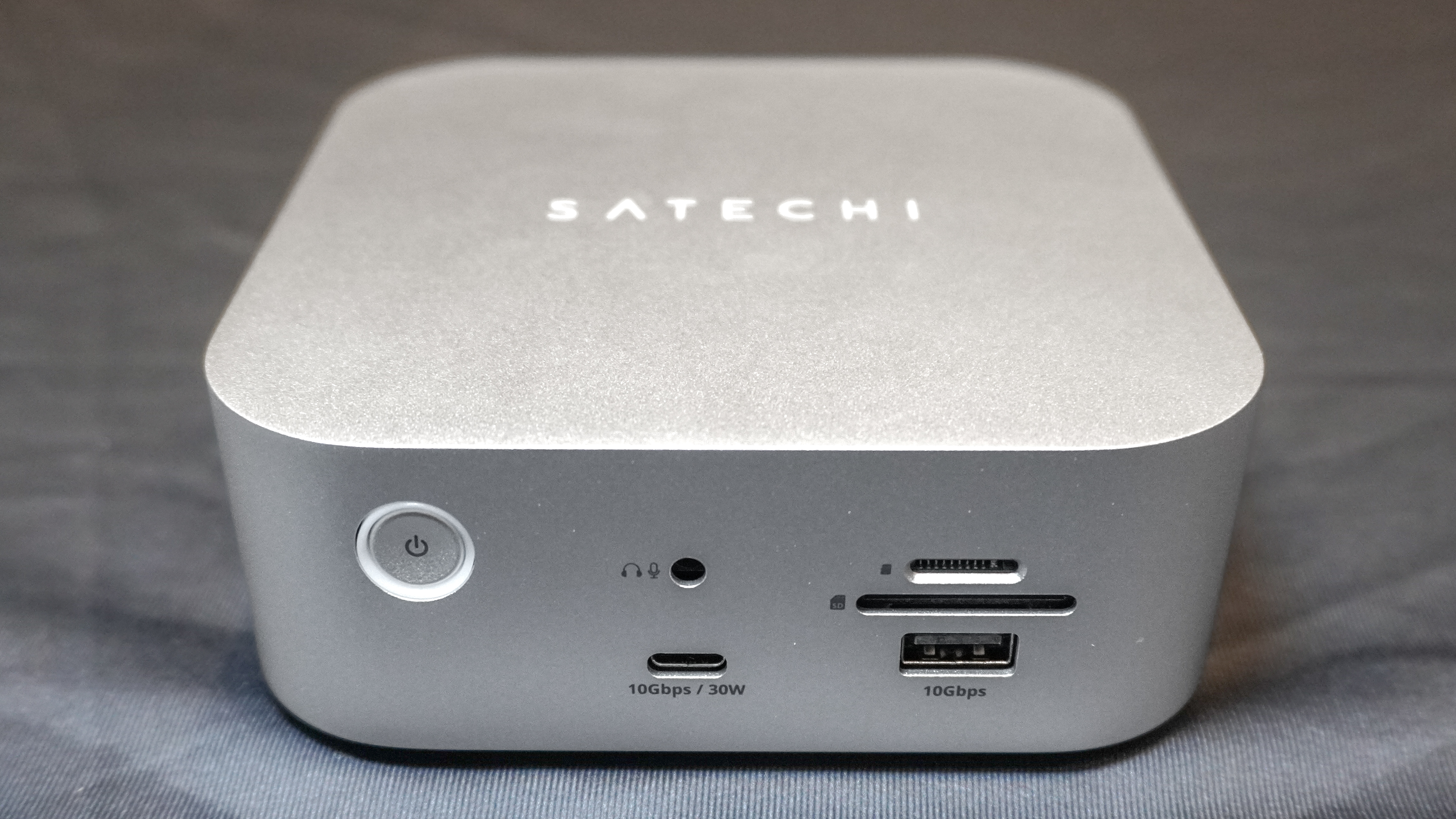 The front ports of the Satechi CubeDock