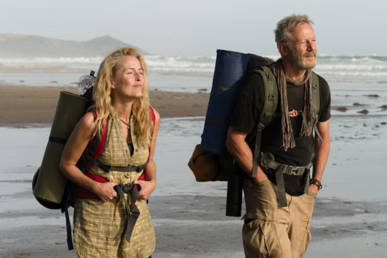 Raynor (played by Gillian Anderson) and Moth Winn (Jason Isaacs) on "The Salt Path"