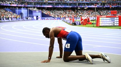 Noah Lyle collapses after winning bronze in the 200 meters with Covid at Paris Olympics