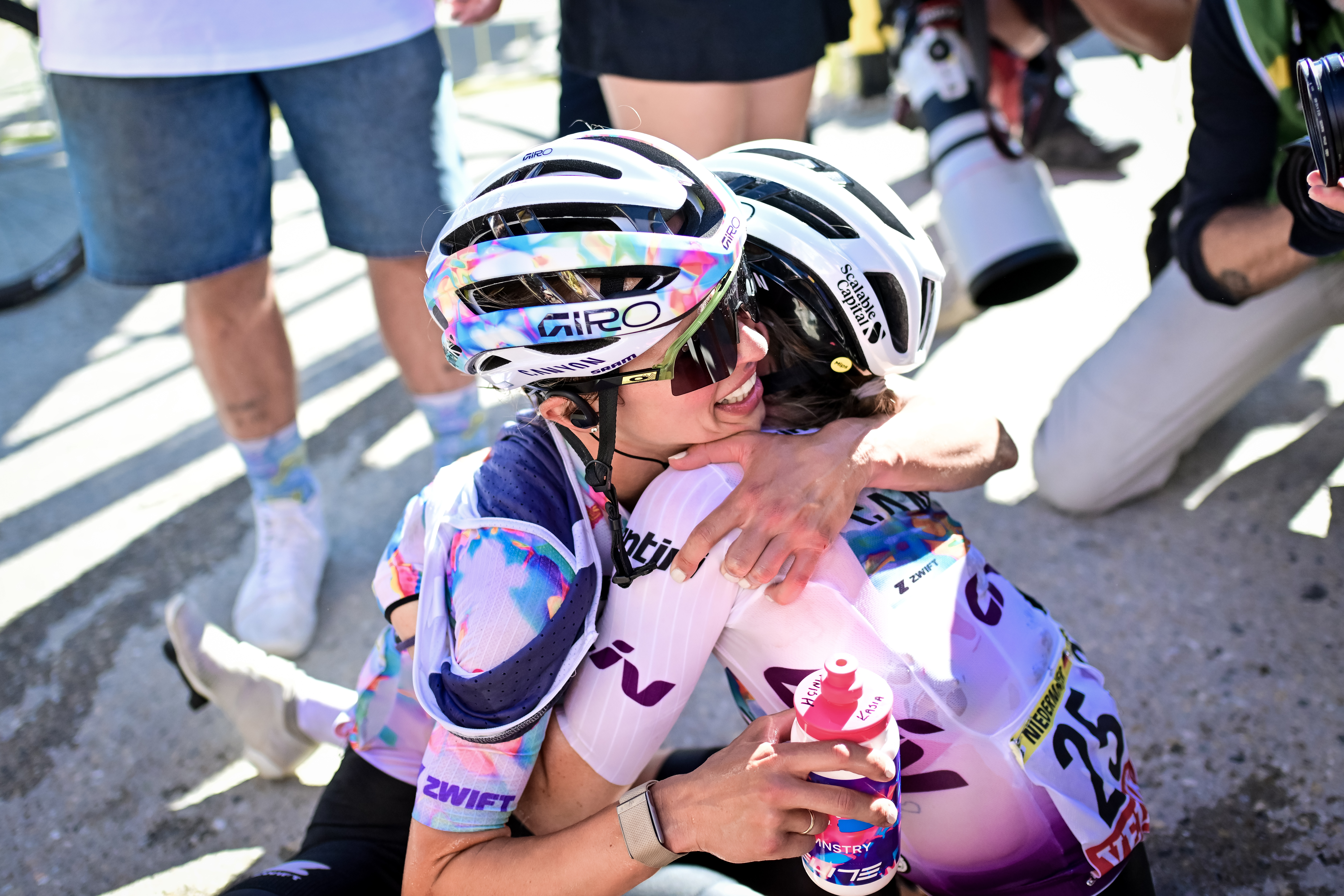 Kasia Niewiadoma winning on Mont Ventoux