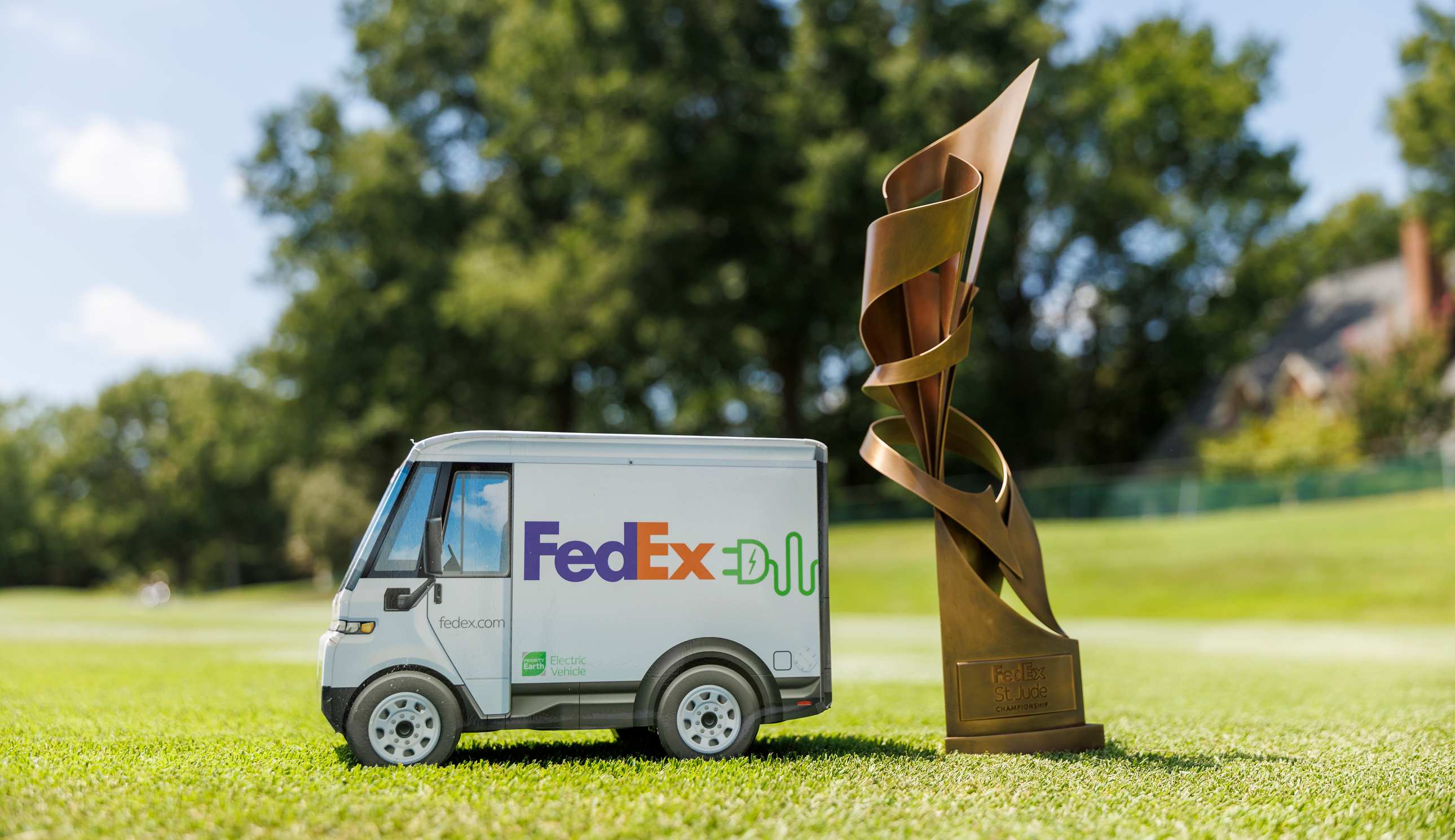 A FedEx Cup tee marker next to a trophy