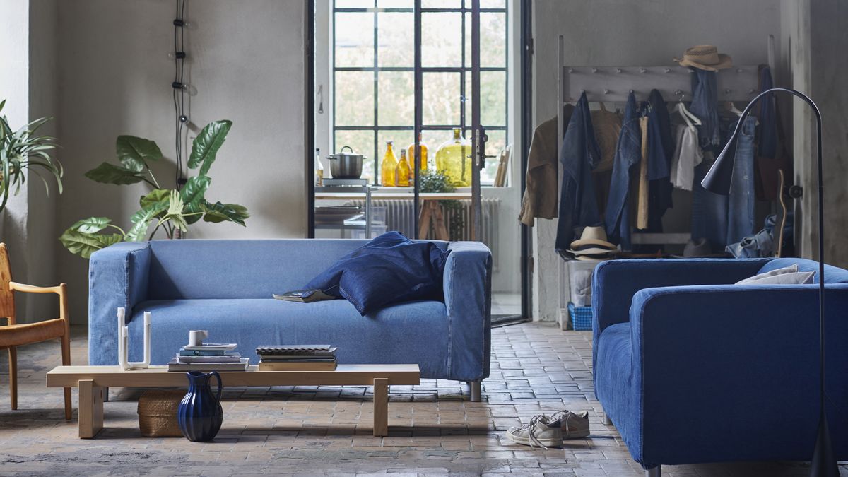 IKEA a collaboré avec MUD Jeans pour donner une touche élégante au canapé KLIPPAN