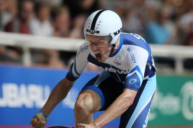 Scott Law (NSW) elated with the men's scratch race win