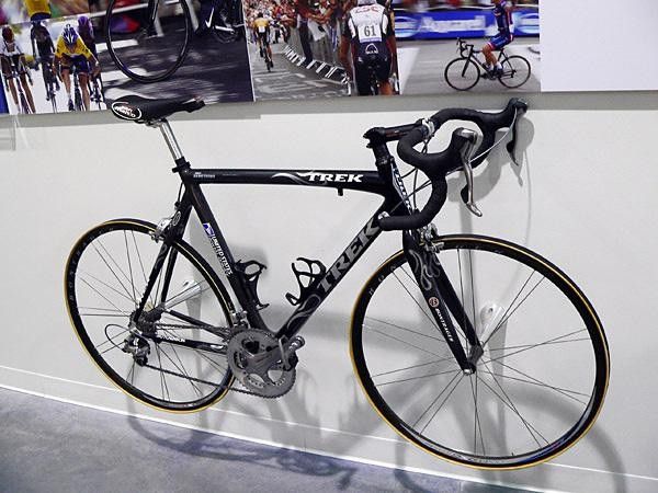 The one-piece top tube and head tube construction