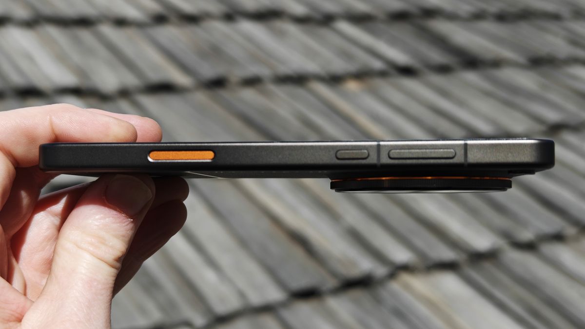 Oppo Find X9 Ultra phone's side profile
