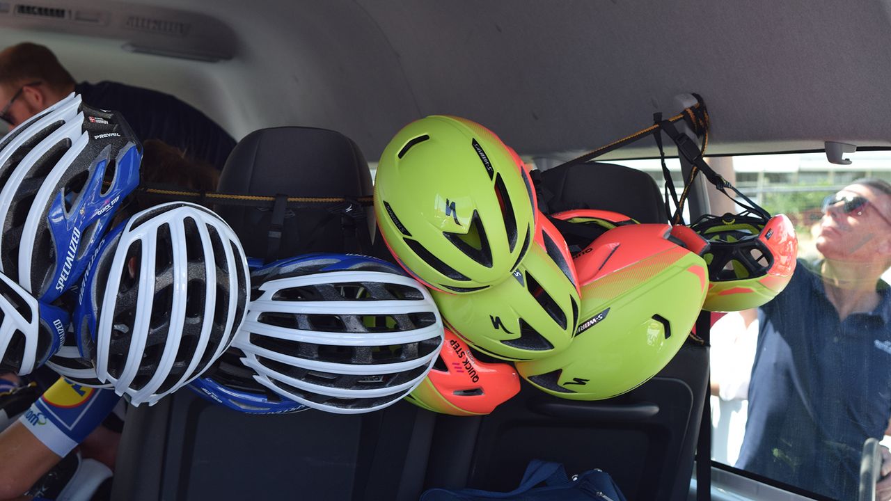 A new aero lid from Specialized was spotted throughout the race
