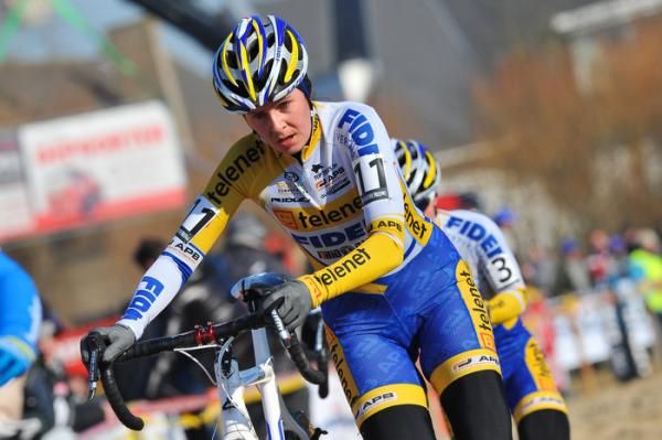 Nikki Harris (Telenet-Fidea) en route to a second place finish.