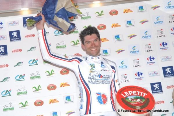 Julien Antomarchi (VC La Pomme Marseille) on the podium at Paris-Camembert)