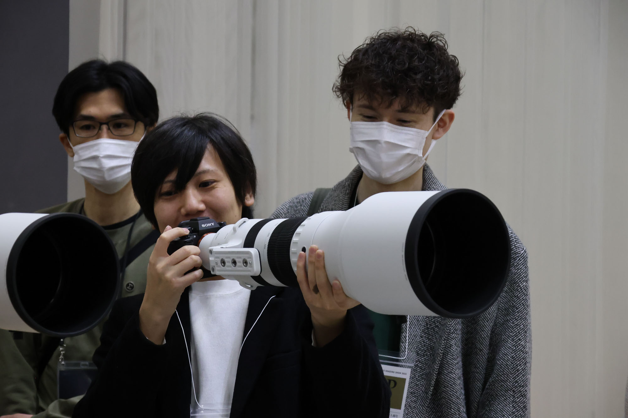 Person holding the Sigma 300-600mm F4 lens at the CP+ 2025 photography show