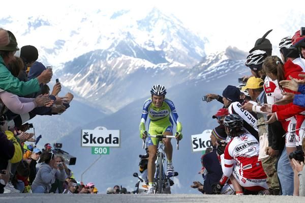 Ivan Basso (Liquigas-Doimo) en route to sixth on Plan de Corones.