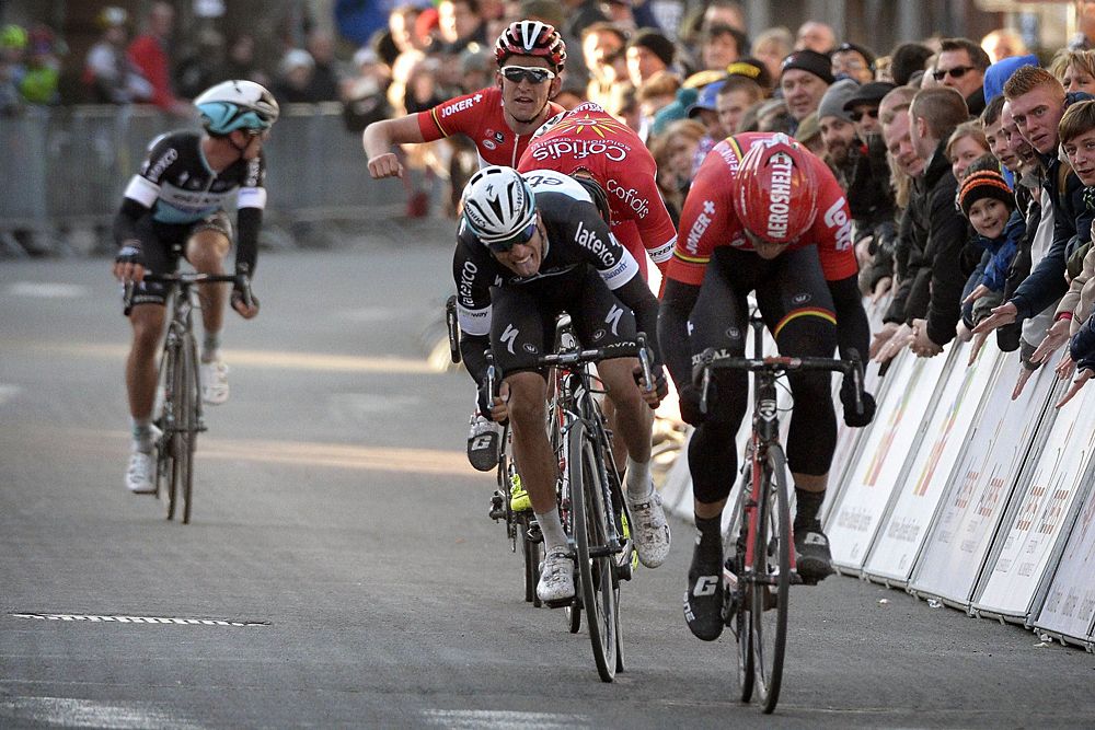 Gianni Meersman tries to pass Kris Boeckmans