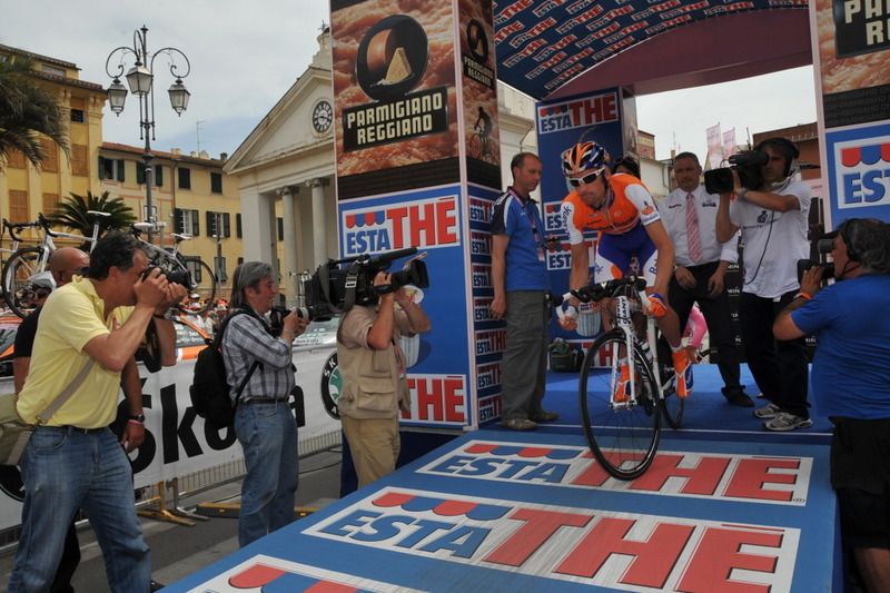 Dennis Menchov leaves the start house
