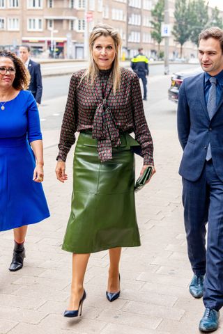 Queen Maxima green leather skirt