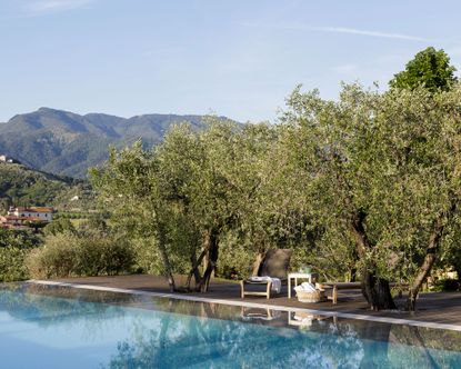 Pool shade ideas – Pool deck with seating area overlooking mountains