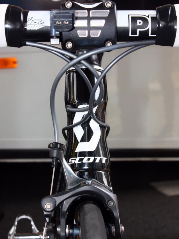 The hourglass-profile head tube design is new for Scott's road line but has already seen regular use on the company's other aero products.