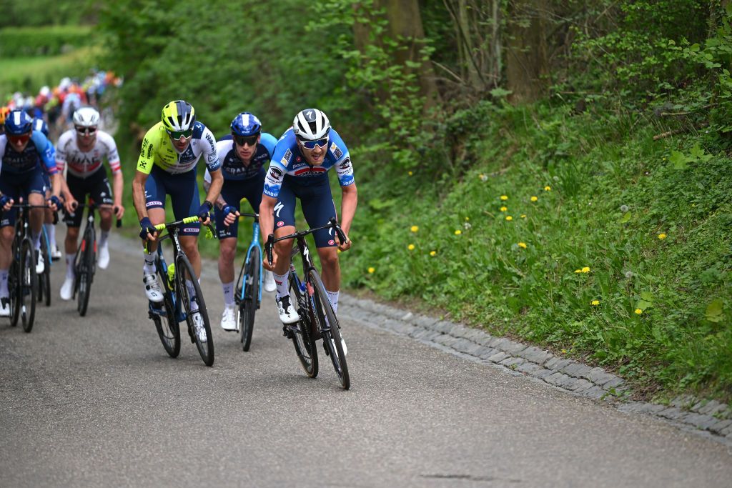 Vito Braet (Intermarche-Wanty) and Louis Vervaeke (Soudal QuickStep) make another attack