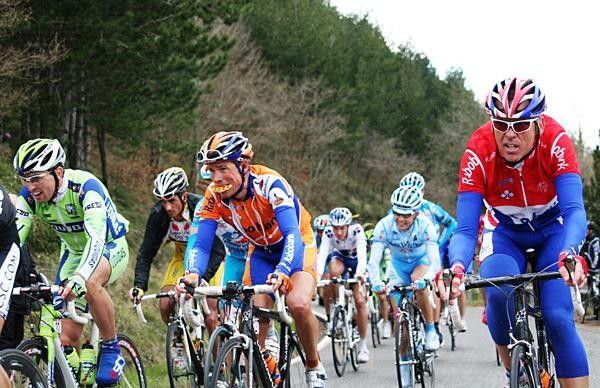 Grisha Niermann (Rabobank) has a snack.