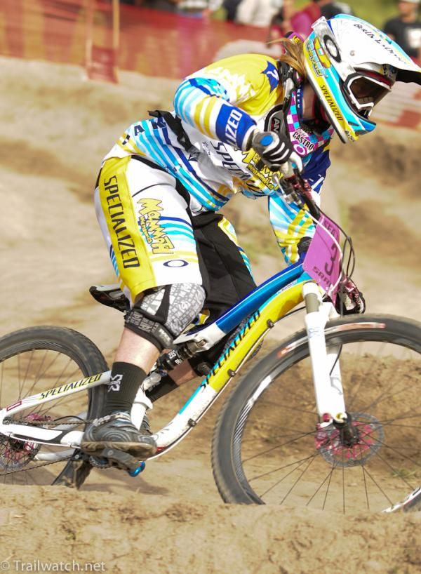 Eva Castro (Specialized) racing Melissa Buhl
