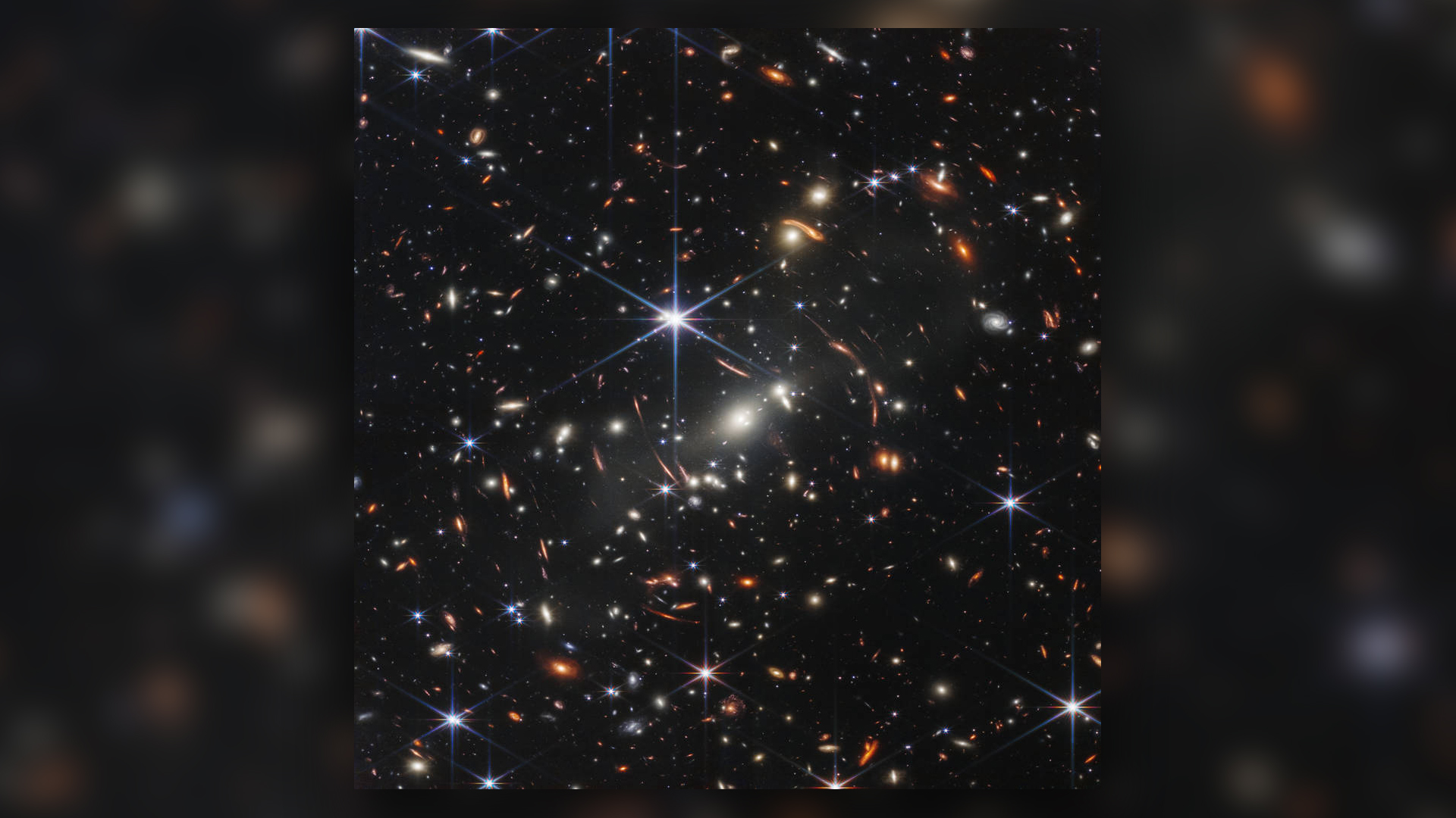 Космическият телескоп Джеймс Уеб на НАСА създаде най-дълбокото и рязко инфрачервено изображение на далечната вселена досега.  Известно като Първото дълбоко поле на Webb, това изображение на галактически клъстер SMACS 0723 прелива от детайли.