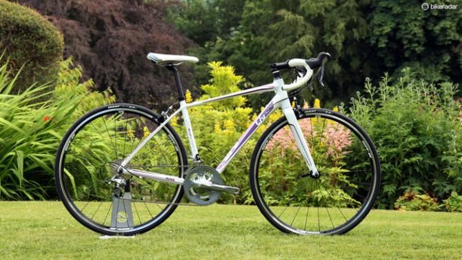 The Liv Avail 2 uses mostly Shimano Tiagra componentry along with Giant house-brand aluminum wheels to help keep the price down