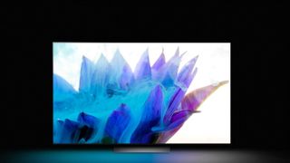 De LG C2 OLED met op het scherm een abstracte afbeelding van blauwe bloem