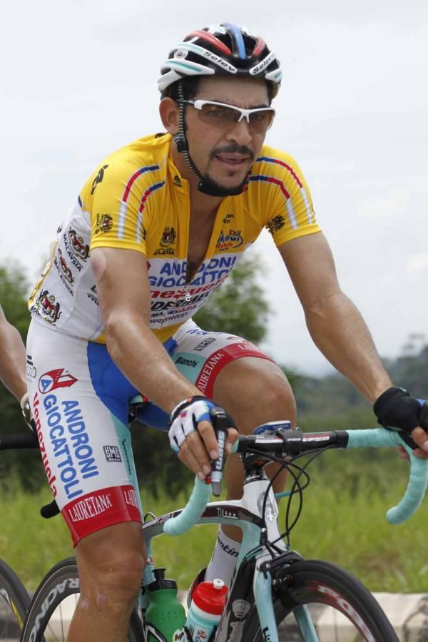Jose Serpa (Androni-Venezuela) in the yellow jersey of overall leader.
