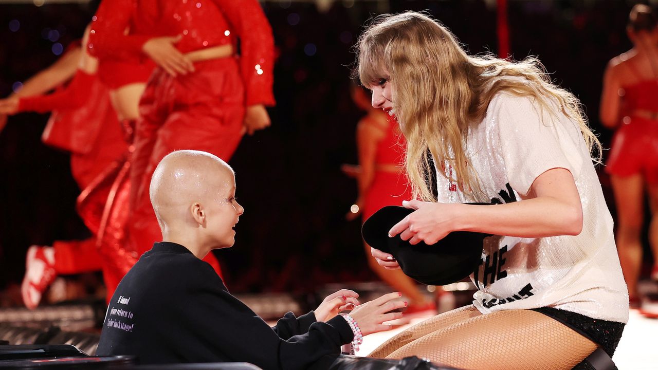 Taylor Swift with fan Scarlett Oliver