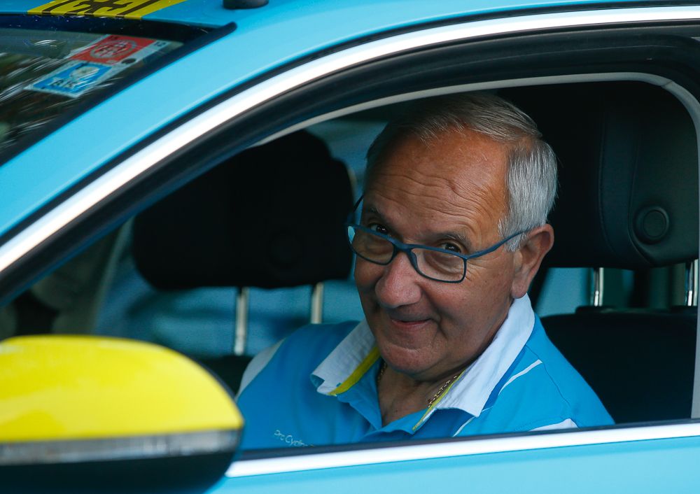 Giuseppe Martinelli in the team car