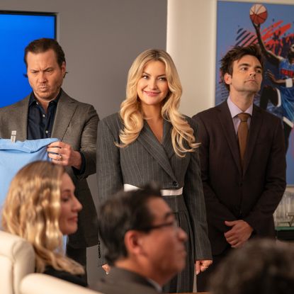 (L to R) Scott MacArthur as Ness Gordon, Kate Hudson as Isla Gordon and Drew Carver as Sandy Gordon in Episode 102 of Running Point.