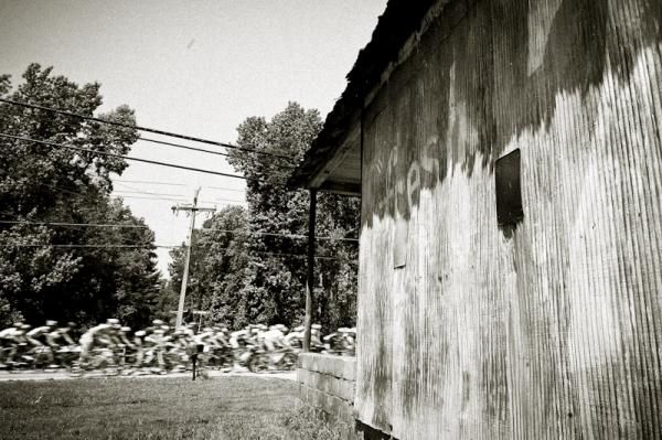 Passing by an old barn along the course.
