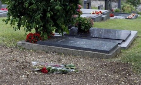 Rudolf Hess&amp;#039;s grave 