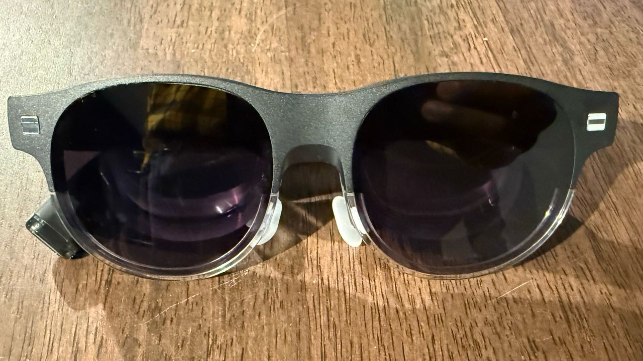 Asus AirVision M1 AR glasses
