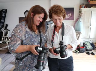 Karen Wiltshire (left) shares her expertise with PhotoPlus reader Heather Broadhurst