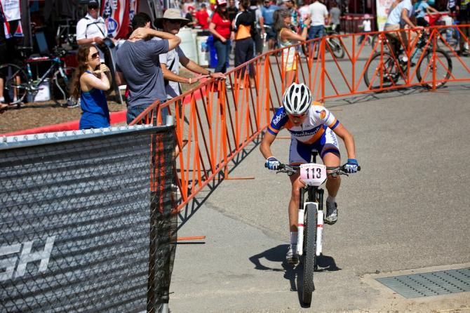 Marianne Vos (Rabobank) making one of the final turns, just before racing in for the win.