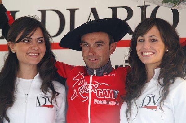 Vicioso models the stage winner's hat.