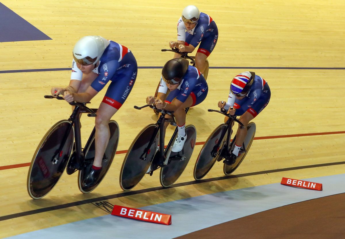Great Britain women swap places during their effort
