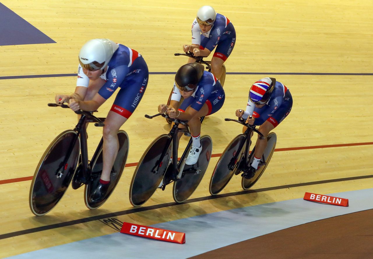 Great Britain women swap places during their effort